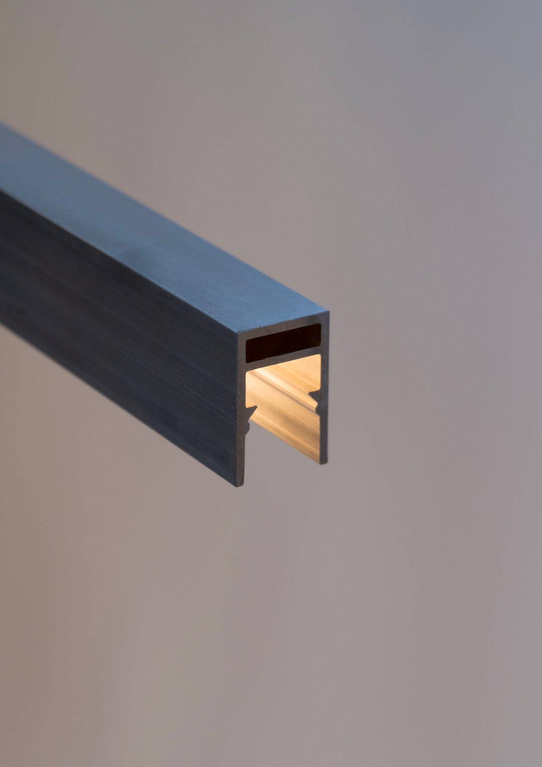 Linear light profile with light